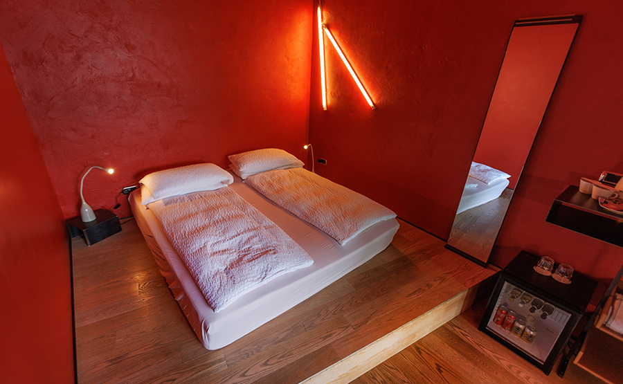 Highlight La Rossa room Ambienthotel Primaluna on Garda Lake