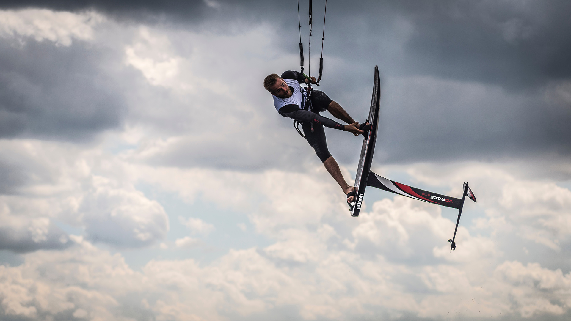 Mit dem Kite über das Wasser fliegen